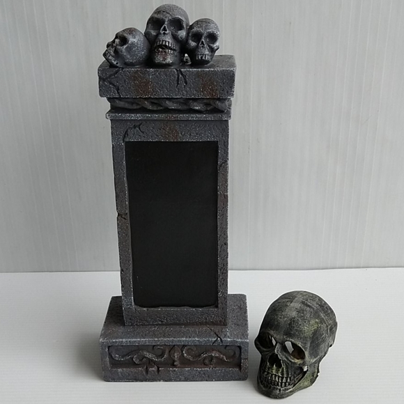 Other - Chalkboard Tombstone & Skull - Halloween Decor